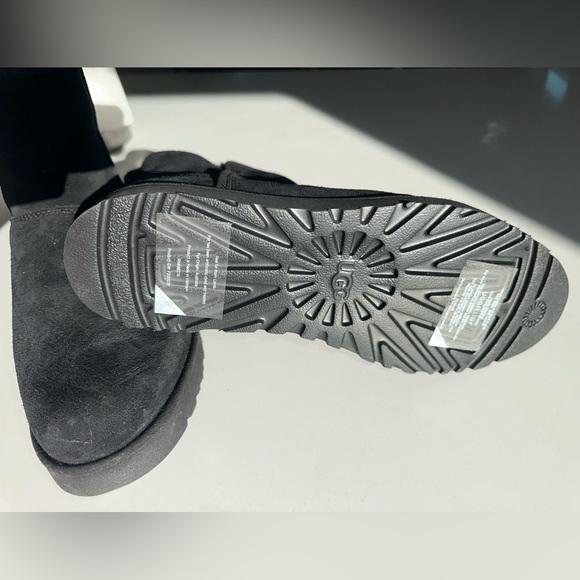 UGG- Cory II Bootie {women’s 10} - Picture 6 of 8